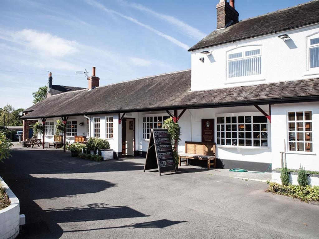 The Crewe Arms Hotel Exterior photo